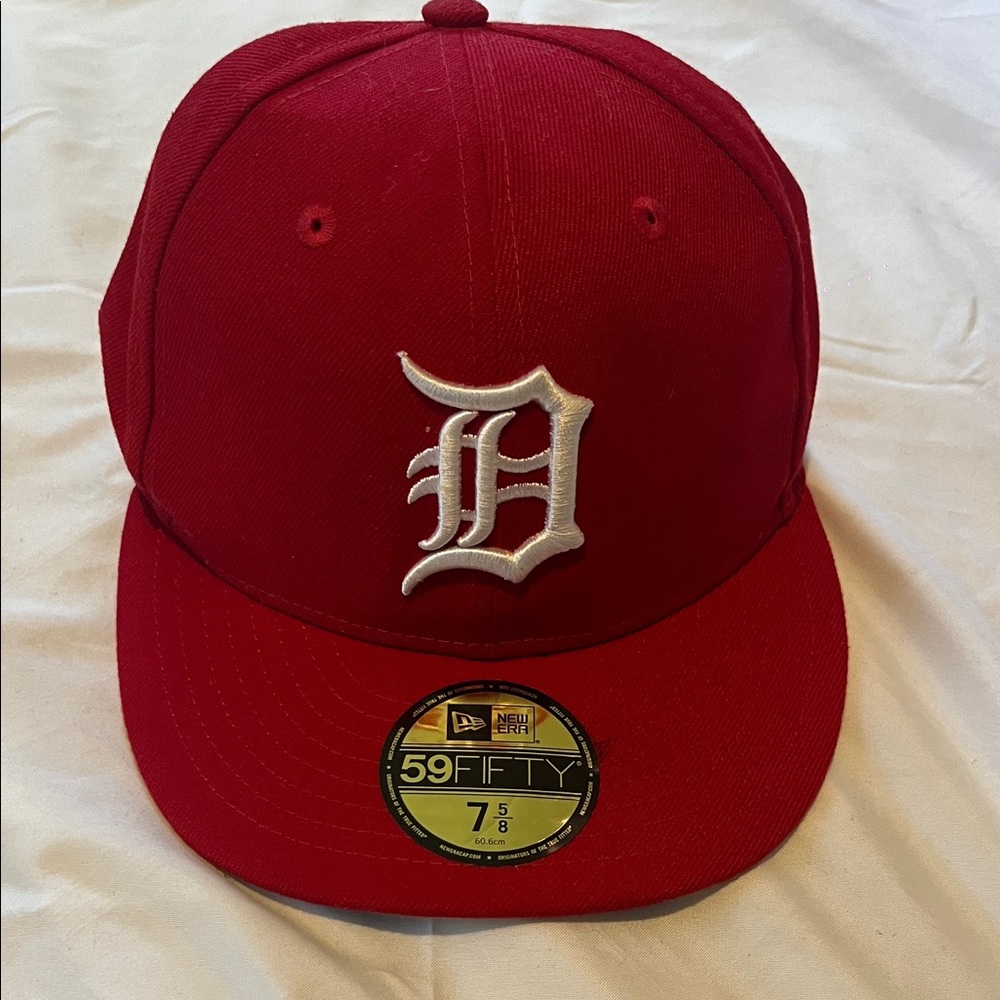 New Era 59FIFTY Red Cap with Silver Logo Detroit Tigers